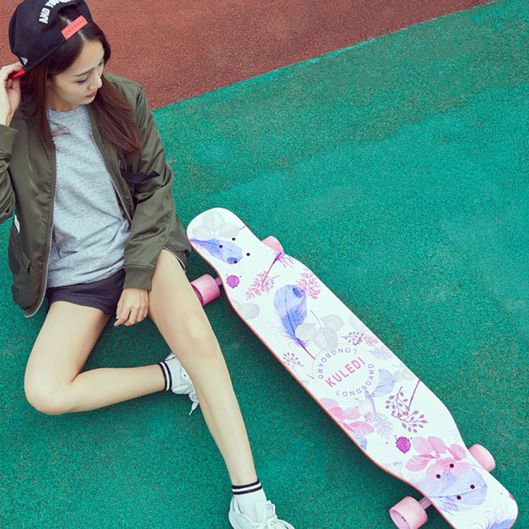 Newbie တစ် ဦး သည်စကိတ်ဘုတ်ကို 0 ယ်ရန်သို့မဟုတ် DIY စကိတ်ဘုတ်ကိုစုဝေးရန်ရွေးချယ်သင့်ပါသလား။